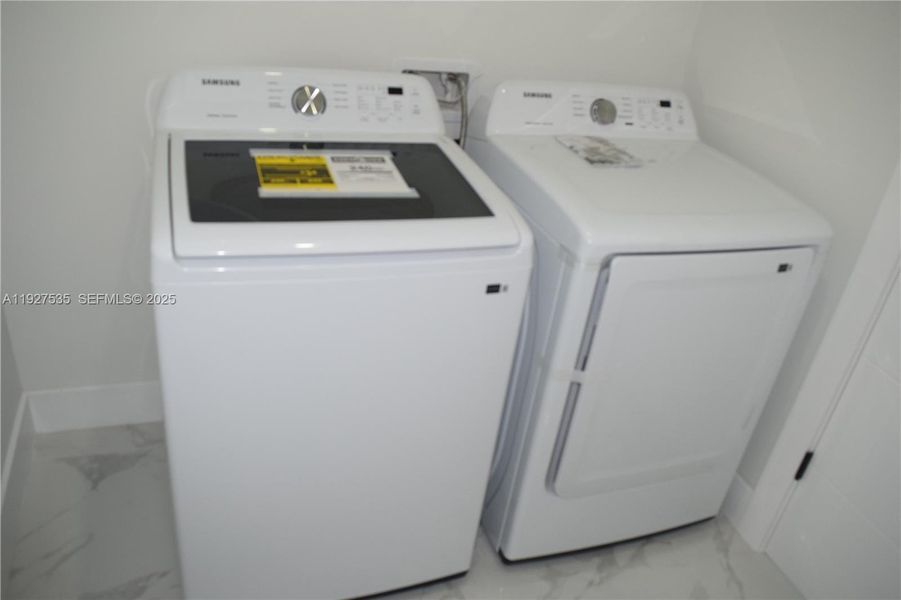 Close-up of interior finishes inside a home in , Lehigh Acres (Image 15). Close-up of interior finishes inside a home in , Lehigh Acres (Image 15).