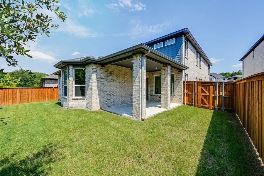 Representative exterior details of a home built from the Camelia by Taylor Morrison in Stoneridge, Melissa (Image 4).