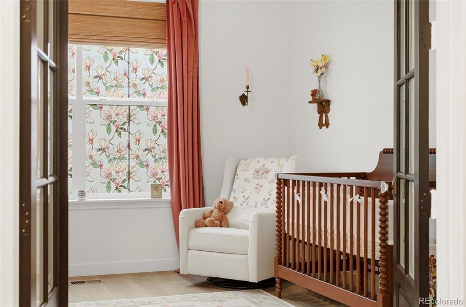 Privacy window screen can be removed if requested.