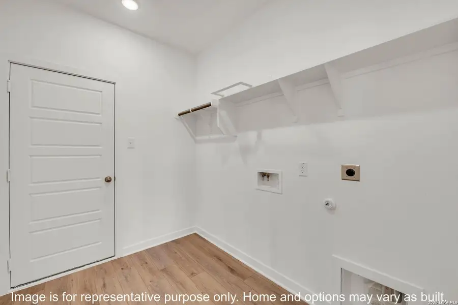 Spacious, unfurnished interior of a new home in Arroyo Ranch, Seguin (Image 6). Spacious, unfurnished interior of a new home in Arroyo Ranch, Seguin (Image 6).