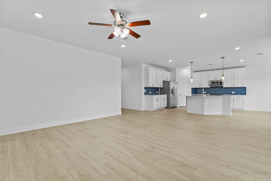 Spacious, unfurnished interior of a new home in Riverview, Georgetown (Image 24).