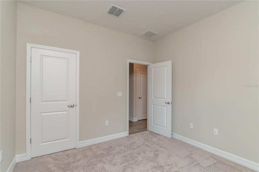 Spacious, unfurnished interior of a new home in , Citrus Springs (Image 32).