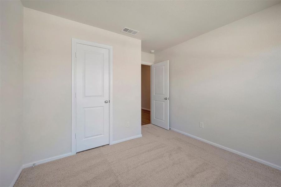 Spacious, unfurnished interior of a new home in Tarrytown, Crowley (Image 26).