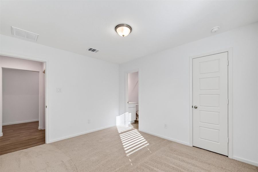 Spacious, unfurnished interior of a new home in Rollingbrook Estates, Baytown (Image 33).