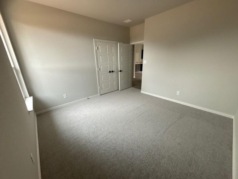 Spacious, unfurnished interior of a new home in Waterford Park, Weatherford (Image 10).