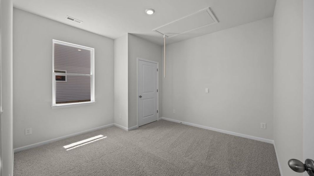 Spacious, unfurnished interior of a new home in East Ridge, Ayden (Image 16).