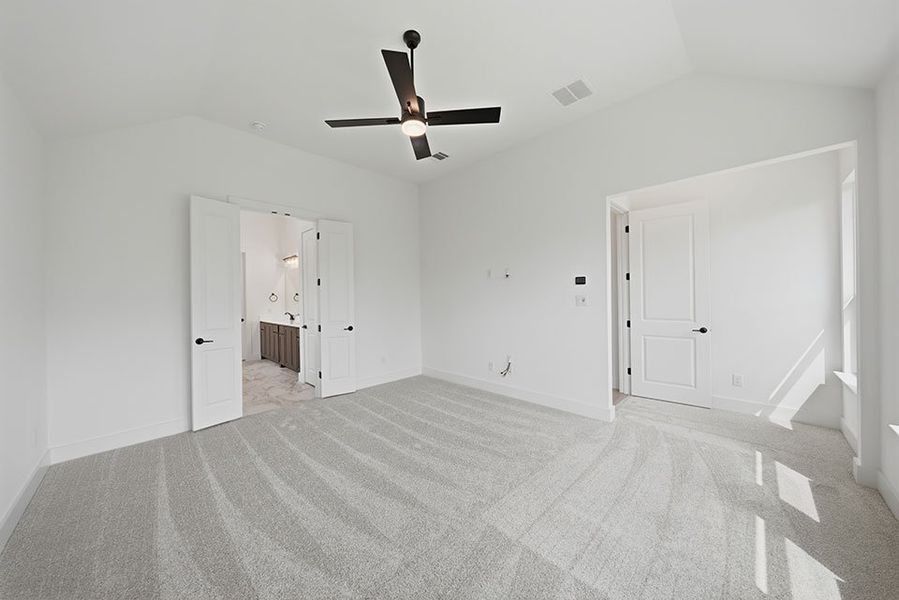 Spacious, unfurnished interior of a new home in Tavolo Park, Fort Worth (Image 31).