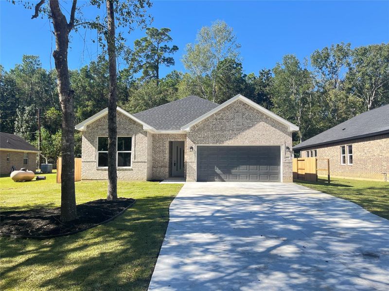 28807 Champion Oak long welcoming double driveway