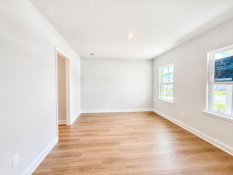 Spacious, unfurnished interior of a new home in Berkeley Mill, Cumming (Image 10).