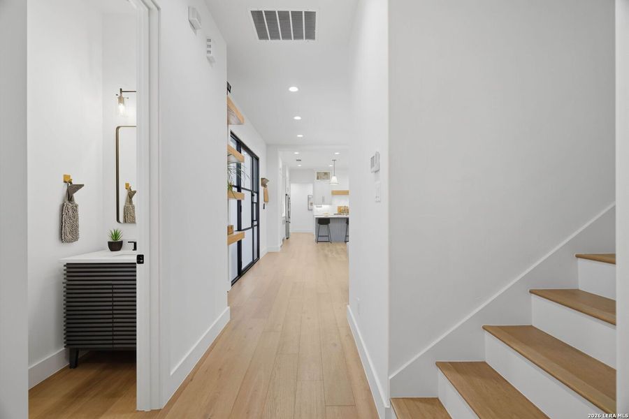 Spacious, unfurnished interior of a new home in , Canyon Lake (Image 23).