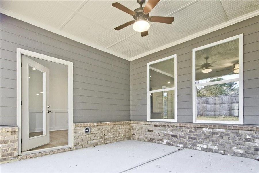 Exterior details and patio area of a home in Cooper's Walk, Loganville (Image 4).