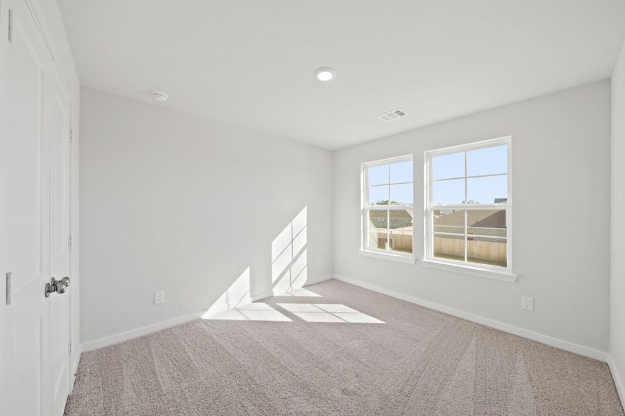 Spacious, unfurnished interior of a new home in Riverwood Ranch, Angleton (Image 15).