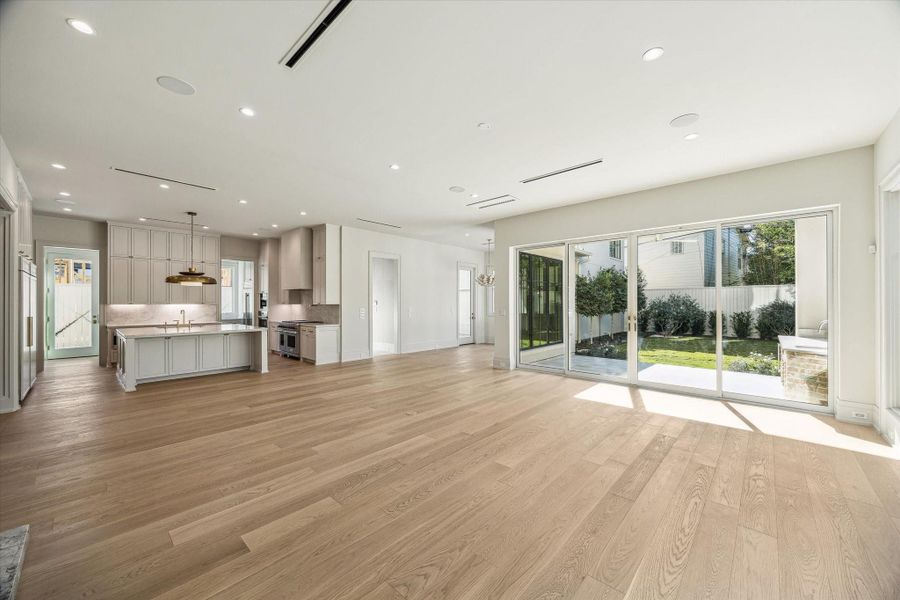 Spacious, unfurnished interior of a new home in , Houston (Image 42).