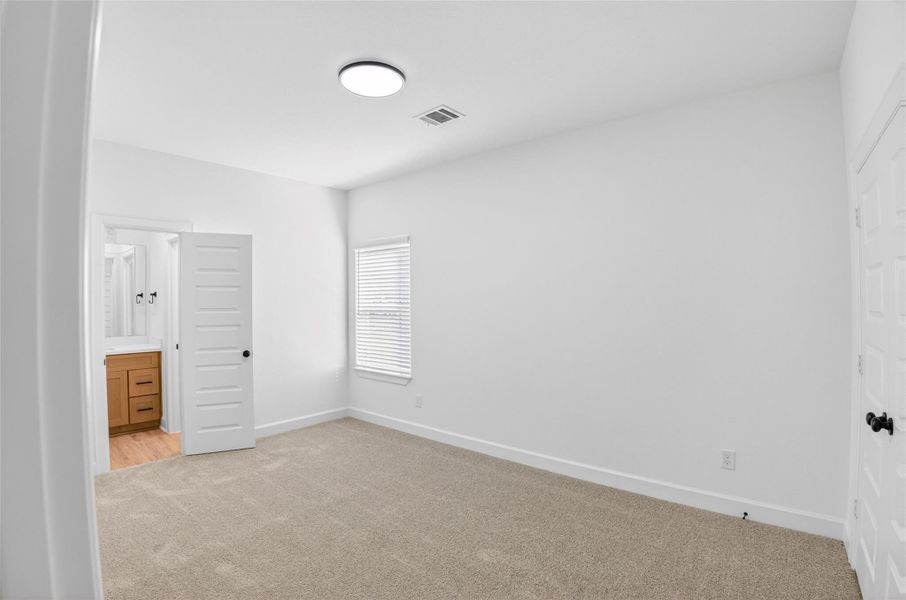 Spacious, unfurnished interior of a new home in , Houston (Image 16).