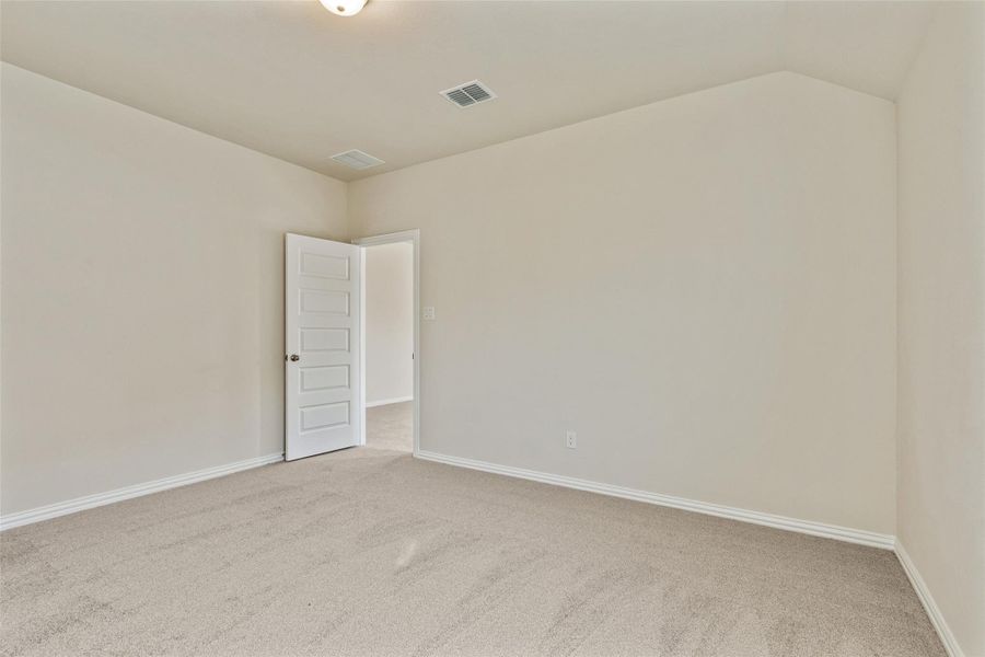 Spacious, unfurnished interior of a new home in Ellis Cove, Seabrook (Image 28).