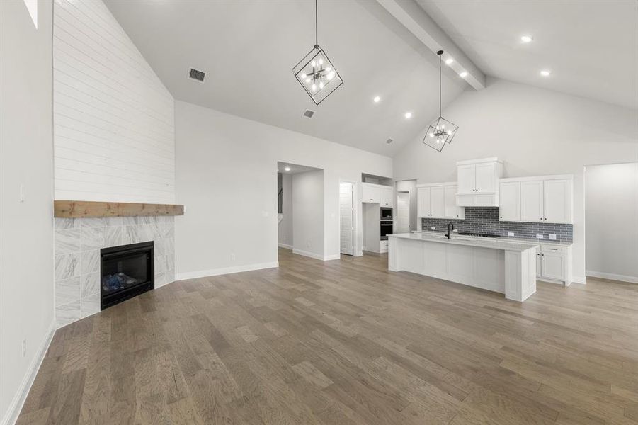 19. 320 Bee Balm - Bath (2) 19. 320 Bee Balm - Bath (2)