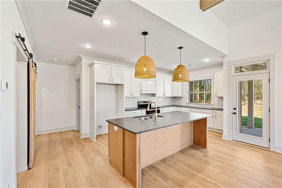 Furnished interior view inside a new home in , Jefferson (Image 6).