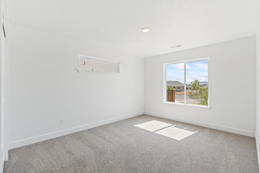 Spacious, unfurnished interior of a new home in IronHorse, Prineville (Image 24). Spacious, unfurnished interior of a new home in IronHorse, Prineville (Image 24).