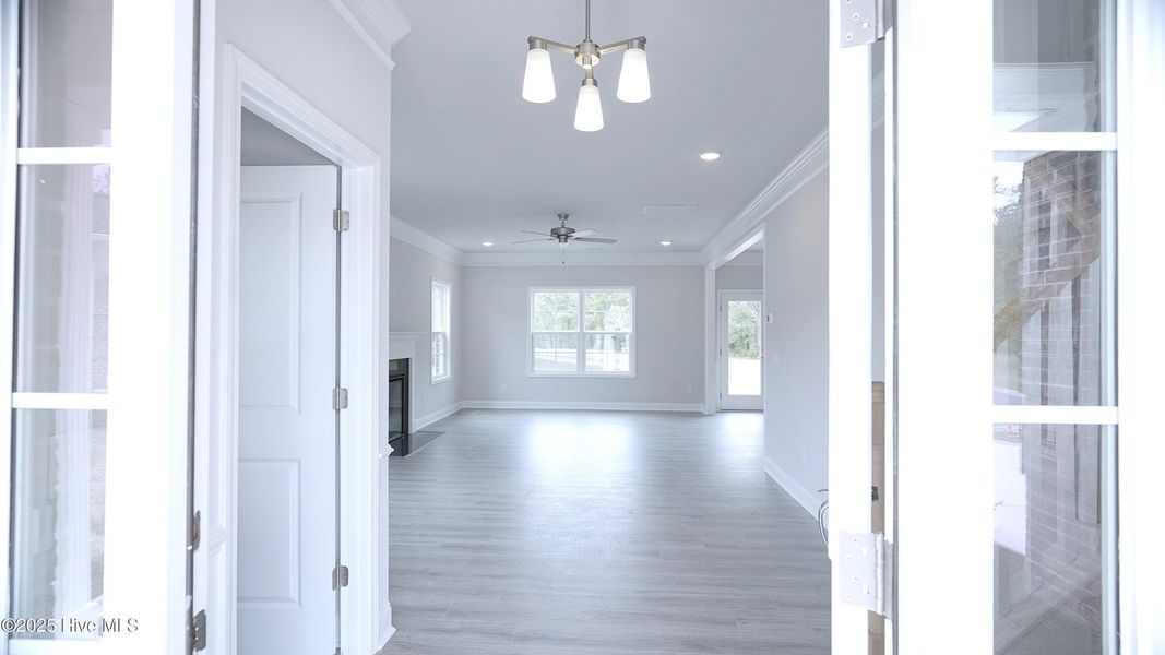 Spacious, unfurnished interior of a new home in Palmetto Creek, Bolivia (Image 8).