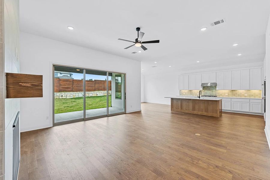 Brenham A family room