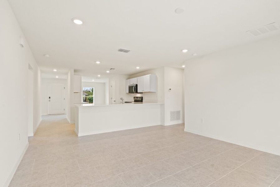 Spacious, unfurnished interior of a new home in Palm Bay, Palm Bay (Image 13).
