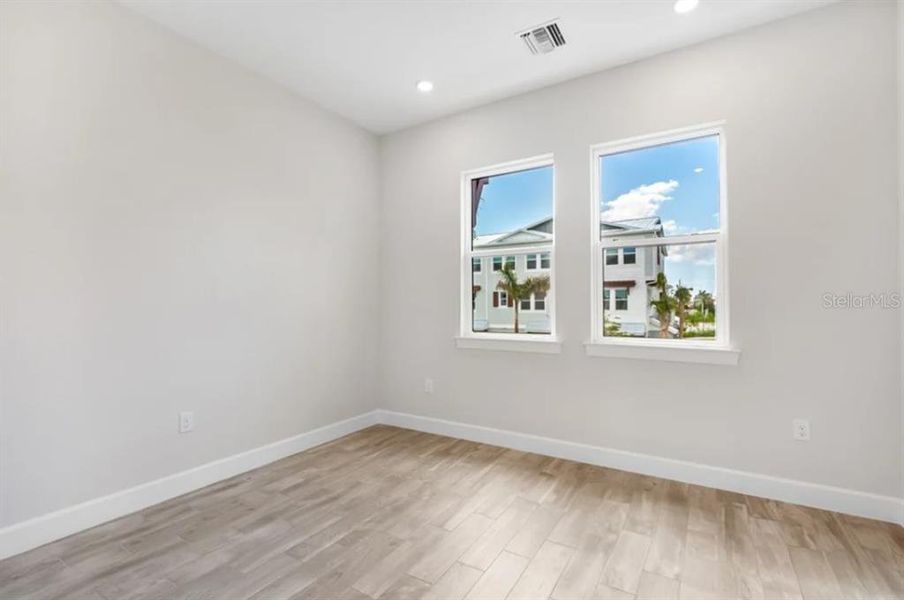 Spacious, unfurnished interior of a new home in Seahaven, Punta Gorda (Image 17).