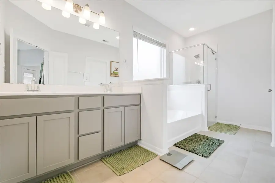 Furnished interior view inside a new home in , Katy (Image 6).