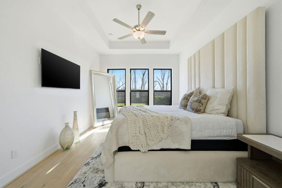 Furnished interior view inside a new home in Sienna, Missouri City (Image 8).