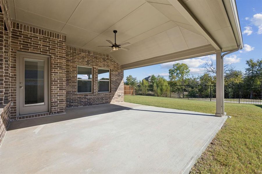 Exterior details and patio area of a home in Elevon, Lavon (Image 4).