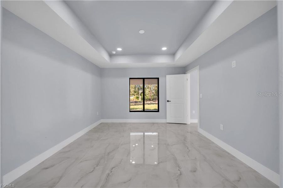 Spacious, unfurnished interior of a new home in , Lehigh Acres (Image 23).
