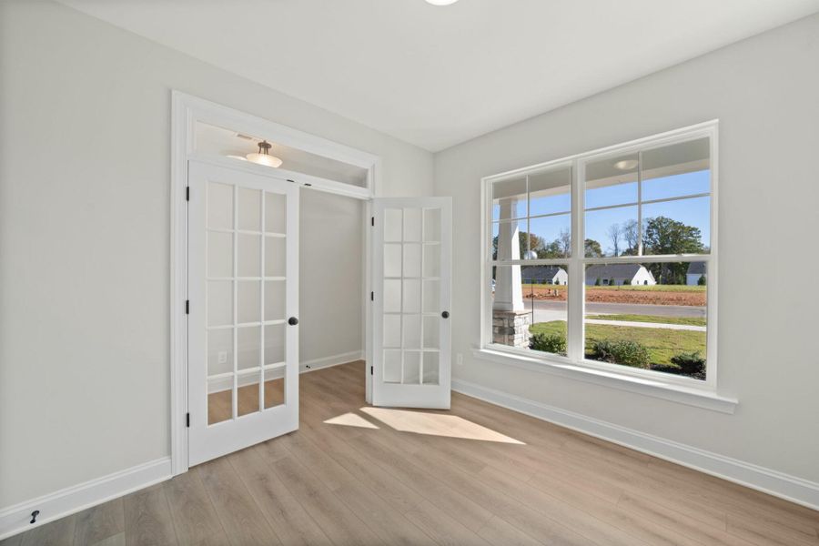 Spacious, unfurnished interior of a new home in Pisgah Park, Kernersville (Image 18).