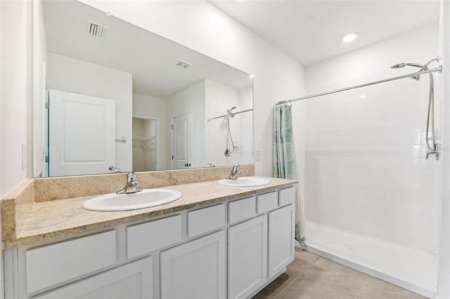 Furnished interior view inside a new home in , Wesley Chapel (Image 27).