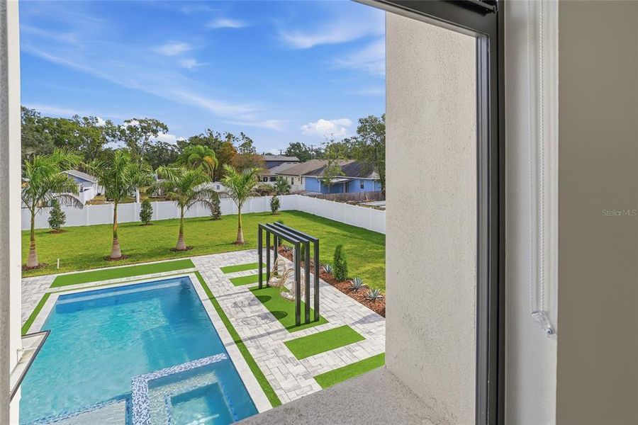 Exterior details and patio area of a home in , Tampa (Image 4).