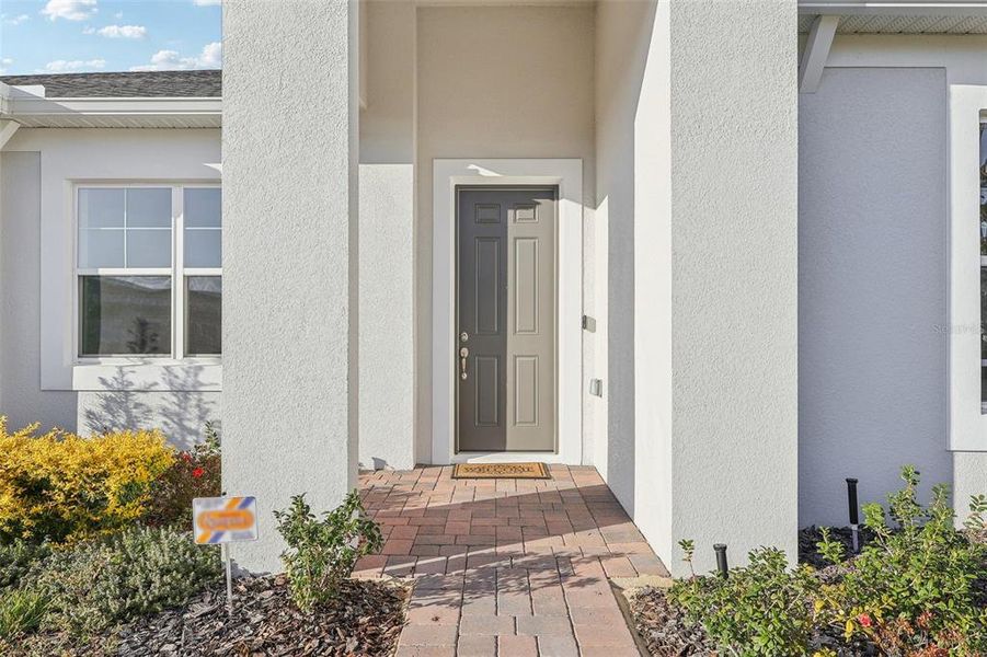Exterior details and patio area of a home in , Apopka (Image 3).