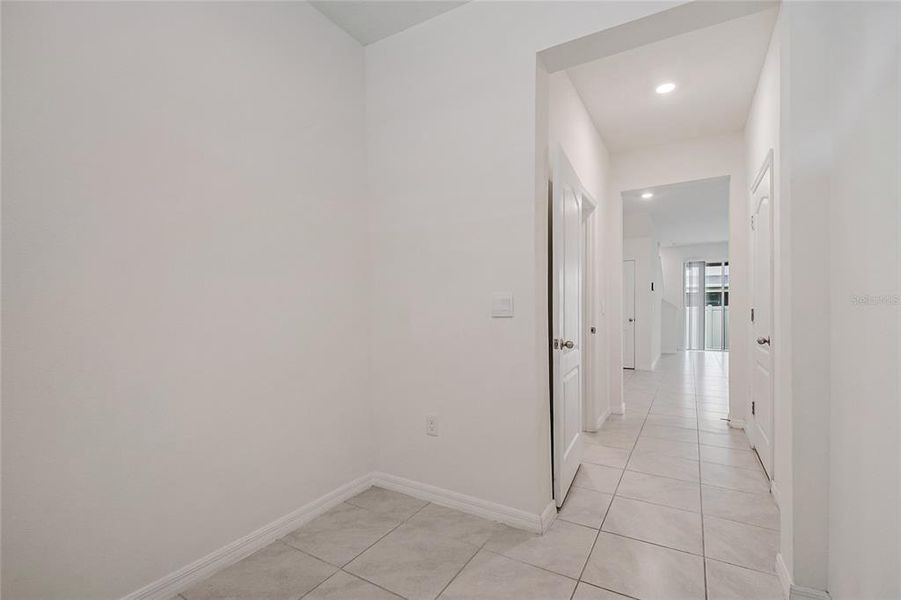 Spacious, unfurnished interior of a new home in , Howey-in-the-Hills (Image 32).