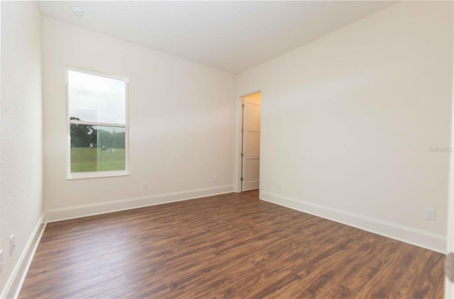Spacious, unfurnished interior of a new home in , Oxford (Image 34).