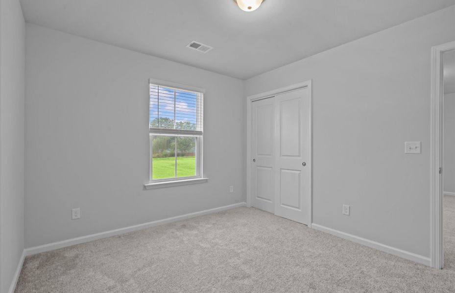 Spacious, unfurnished interior of a new home in Fox Hollow, Spartanburg (Image 16).