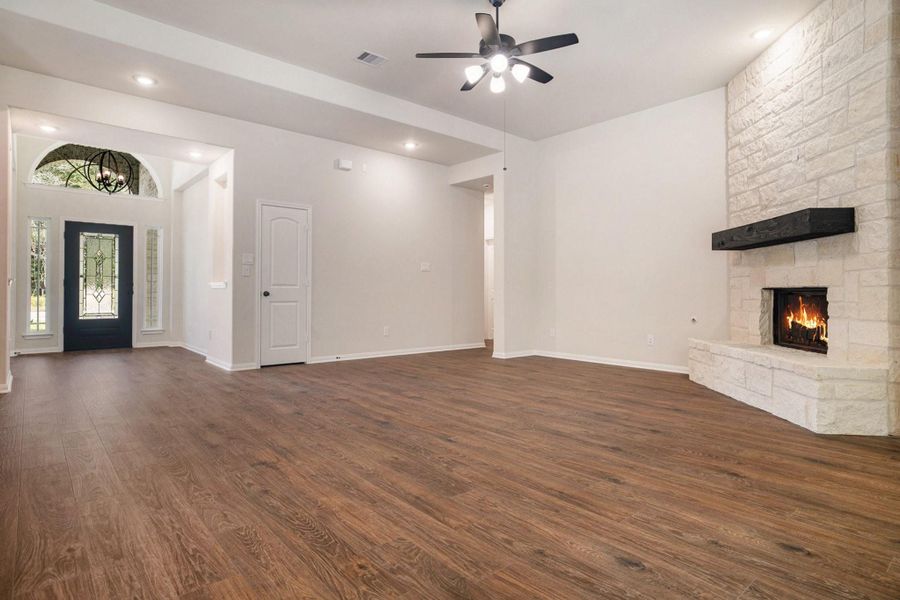Spacious, unfurnished interior of a new home in Encino Estates, Dayton (Image 14).