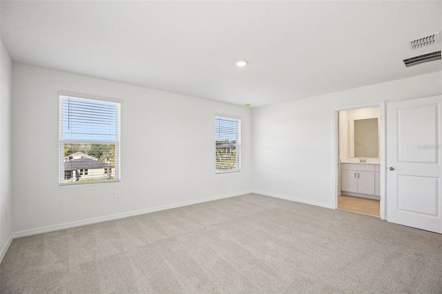 Spacious, unfurnished interior of a new home in , Lady Lake (Image 34).