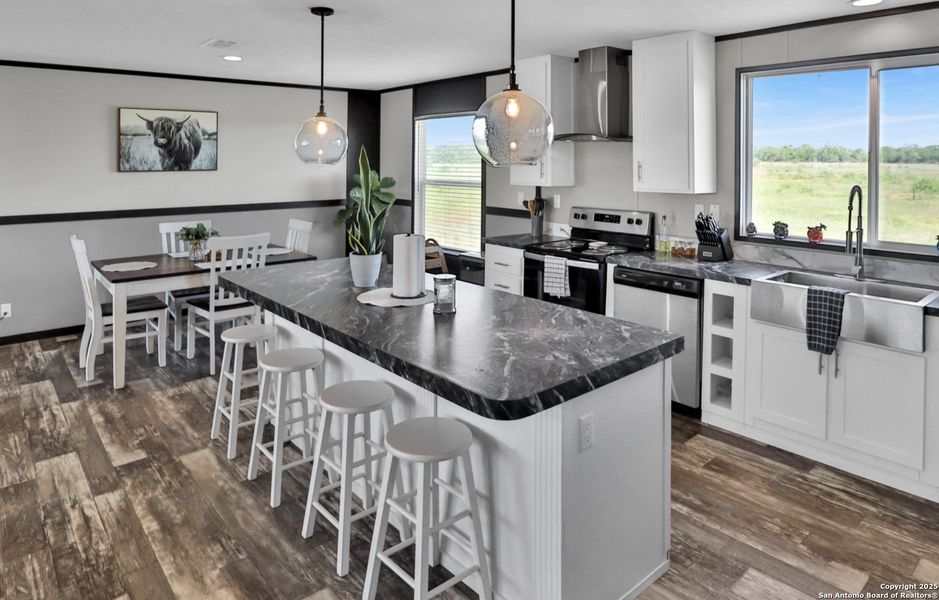 Furnished interior view inside a new home in , Bandera (Image 7).