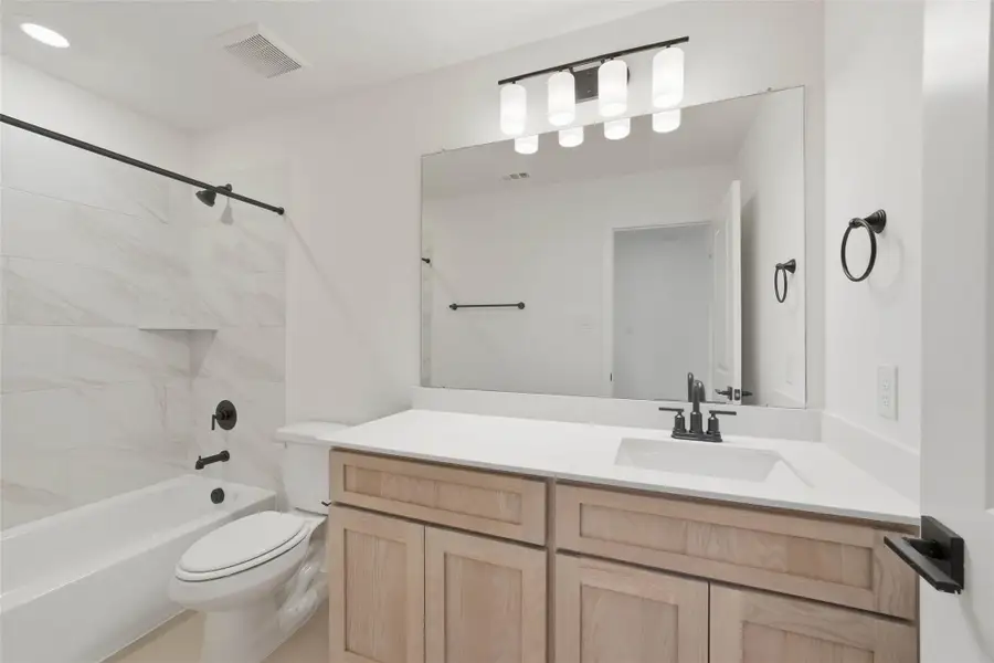 Furnished interior view inside a new home in Sienna 40', Missouri City (Image 11). Furnished interior view inside a new home in Sienna 40', Missouri City (Image 11).