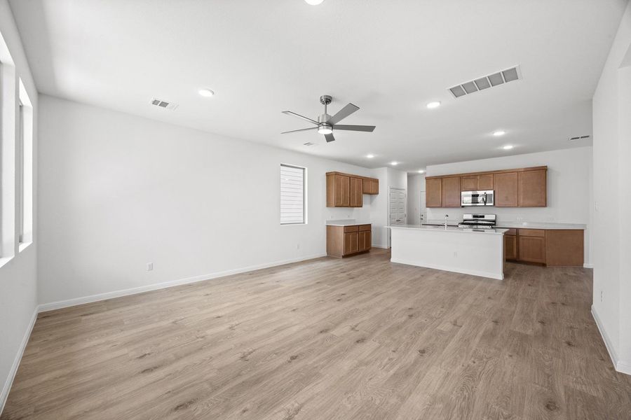 Spacious, unfurnished interior of a new home in Trinity Ranch, Elgin (Image 51).
