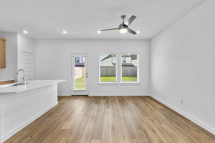 Spacious, unfurnished interior of a new home in Grand West, Houston (Image 12).