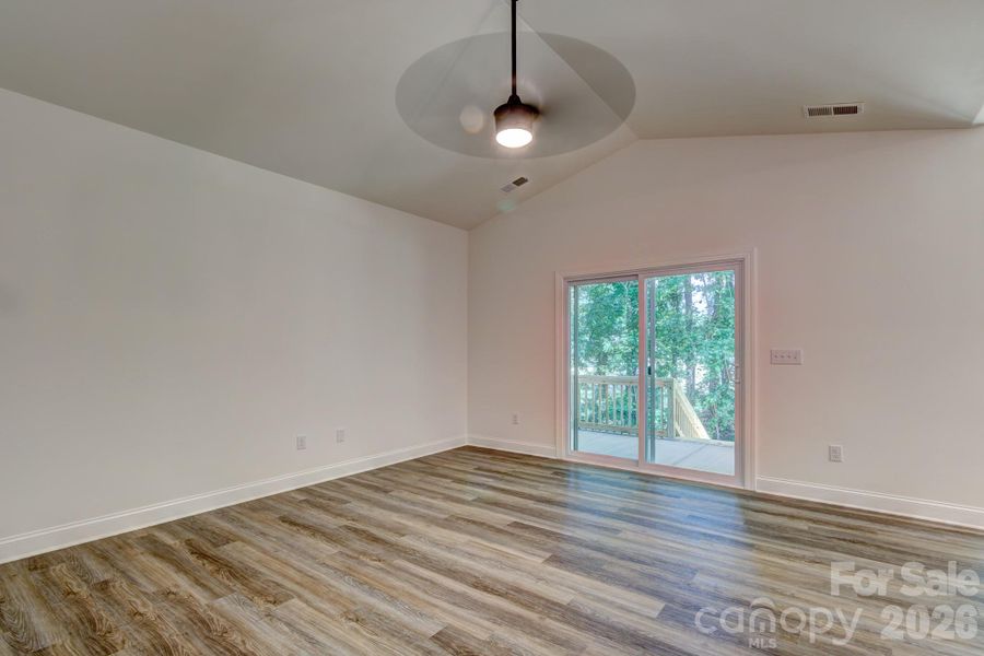 Spacious, unfurnished interior of a new home in , Cherryville (Image 14).
