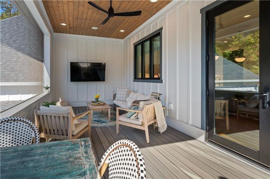 Exterior details and patio area of a home in , Athens (Image 22).