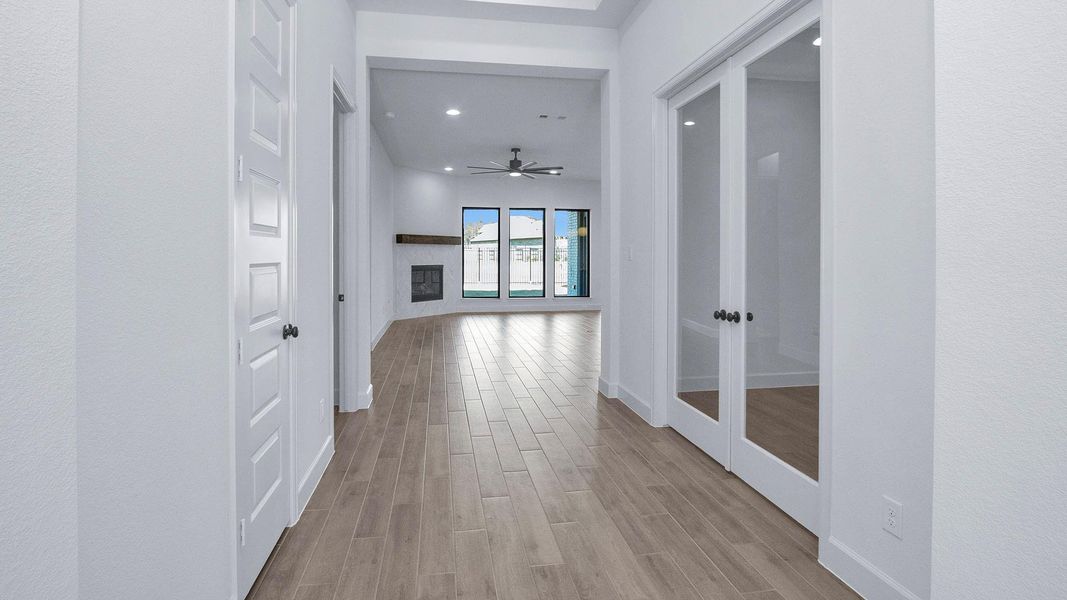 Spacious, unfurnished interior of a new home in Artavia, Conroe (Image 13).