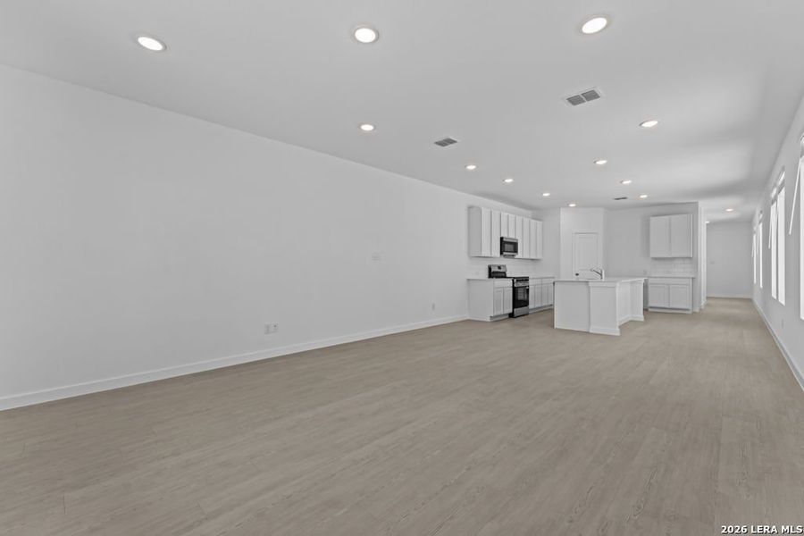 Spacious, unfurnished interior of a new home in Juniper Ranch, Spring Branch (Image 26).