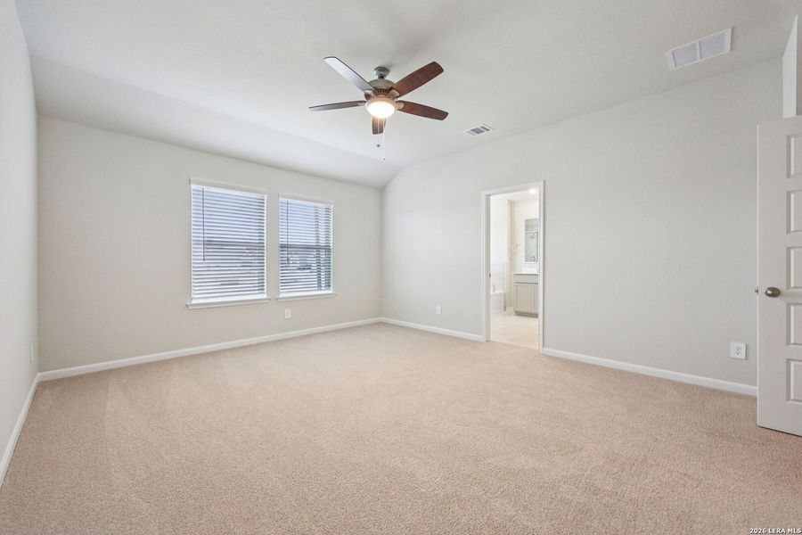 Spacious, unfurnished interior of a new home in Arcadia Ridge - Premier Series, San Antonio (Image 38).