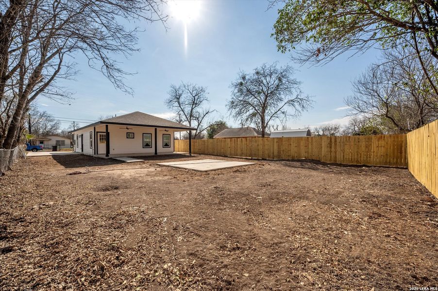 Exterior details and patio area of a home in , San Antonio (Image 19).