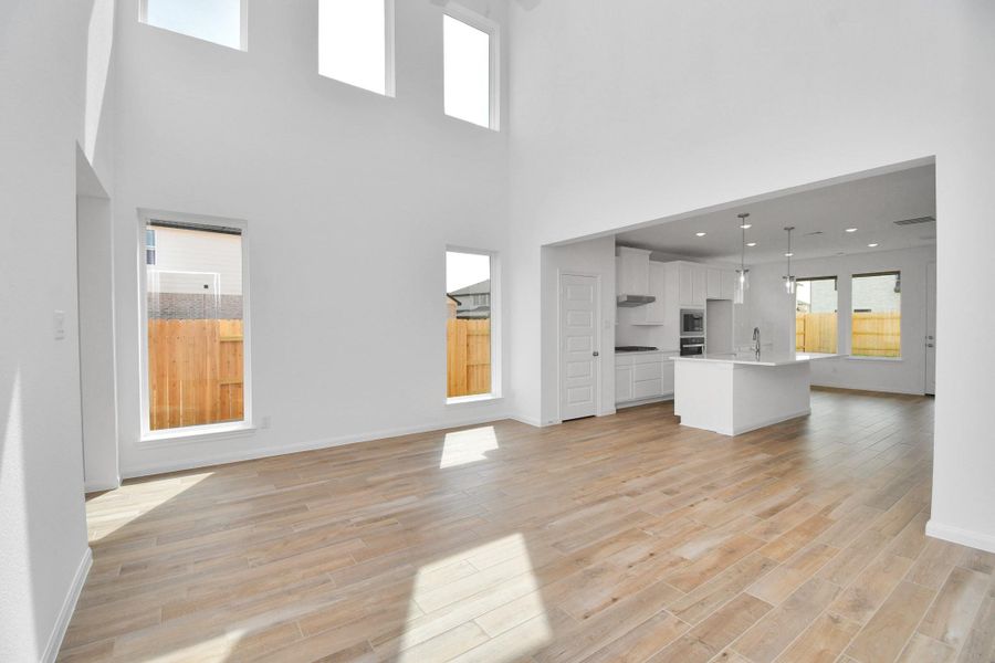 Spacious, unfurnished interior of a new home in Elyson, Katy (Image 34).